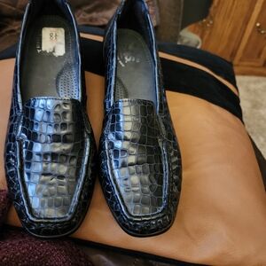 SAS Shiny Black Crocodile Pattern Loafers